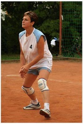 Vlaďka soustředící se na balon